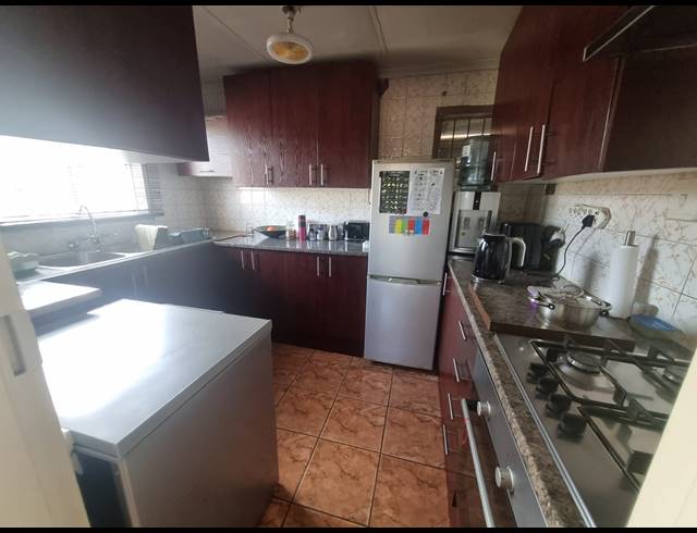 2 bed property for sale in LOTUS GARDENS